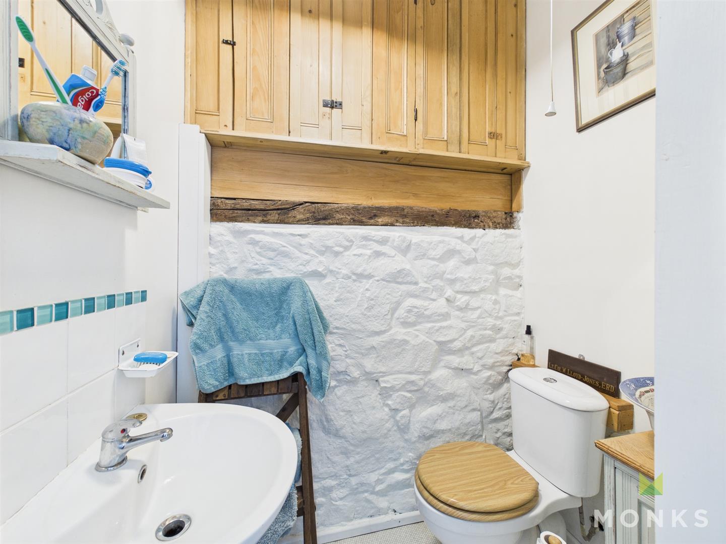 Silverdale Cottage Springbank Close, Oswestry, SY10 9DJ For Sale Silverdale Cottage Springbank Close, Oswestry, SY10 9DJ For Sale